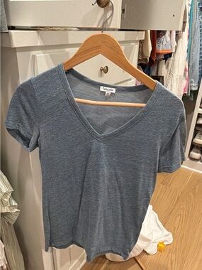 Set of 4 v neck / every day tees